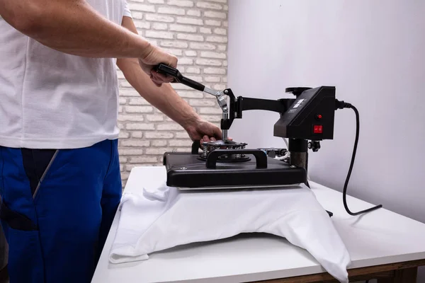 Stampa Uomo Shirt Officina — Foto Stock