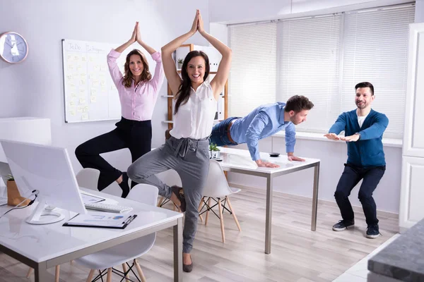 Smiling Young Businesspeople Doing Yoga Office — Stock Photo, Image