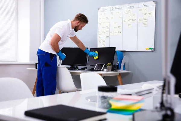 Janitor Cleaning White Desk Modern Office — Stock Photo, Image