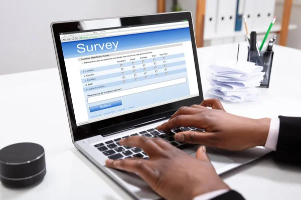 Close Businesswoman Hand Filling Online Survey Form Laptop Office — Stock Photo, Image