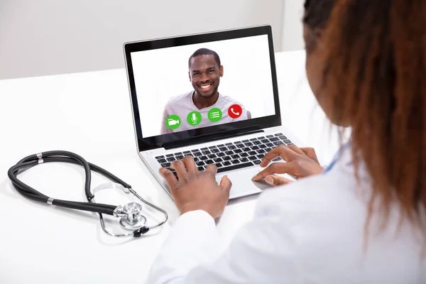 Close Happy Doctor Video Conferencing Male Colleague Computer Clinic — Stock Photo, Image