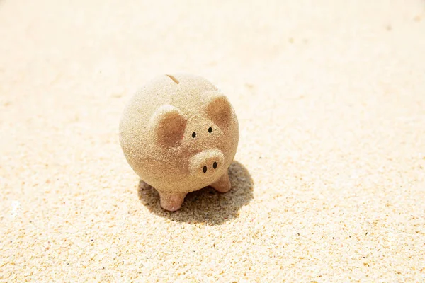 Närbild Piggybank Tillverkad Sand Stranden — Stockfoto