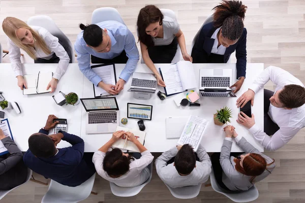 Overhead View Businesspeople Table Laptops Having Discussion Meeting — Stock Photo, Image