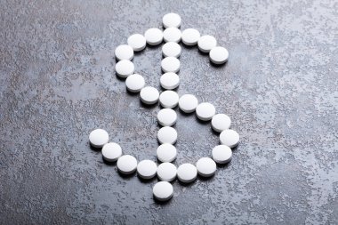 Bir Dolar İşareti Şeklinde Beyaz Yuvarlak Pills Yüksek Bir Görünüm