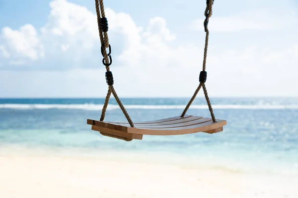 Close Empty Wooden Swing Front Sea Beach — Stock Photo, Image
