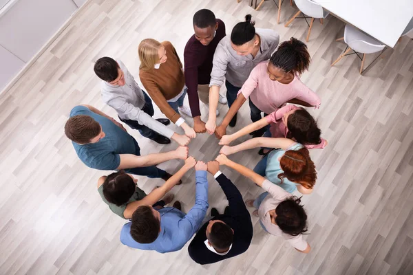 Une Vue Aérienne Main Peuple Multi Ethnique Joignant Leur Poing — Photo