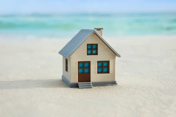Modelo Casa Miniatura Praia Idílica Perto Costa — Fotografia de Stock