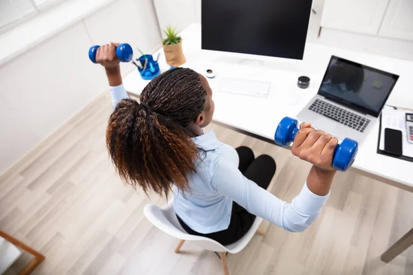 Smiling Young Businesswoman Exercising Blue Dumbbells Dalam Bahasa Inggris — Stok Foto