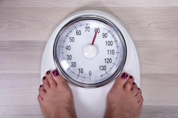 Overhead View Woman Foot Weighting Scale Hardwood Floor — Stock Photo, Image