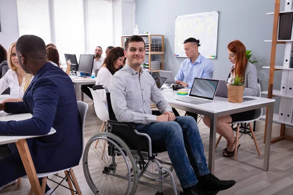 Retrato Hombre Negocios Discapacitado Silla Ruedas Oficina — Foto de Stock