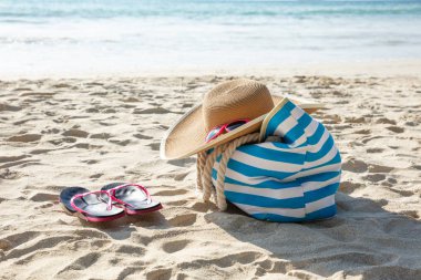 Sahilde Kumda Kadın Aksesuarları yakın çekim