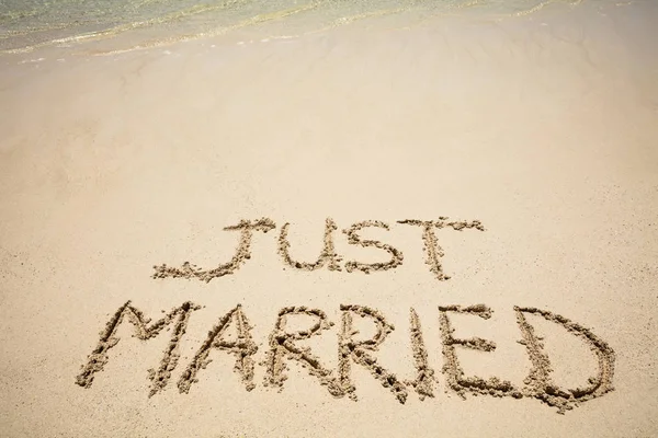 Just Married Schriftzug Auf Sand Der Nähe Des Idyllischen Meeres — Stockfoto