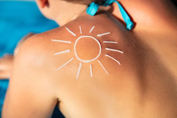 Overhead View Sun Drawn Woman Back Sunscreen Lotion — Stock Photo, Image