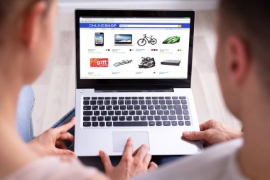 Laptop Bir Çift Alışveriş Online Close-up