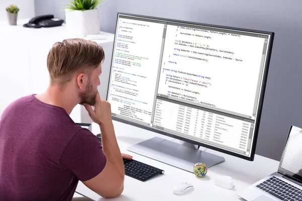 Código Programación Del Hombre Computadora Oficina — Foto de Stock