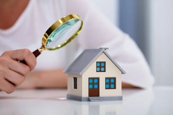 Close Businesswoman Hand Holding Magnifying Glass House Model White Desk — Stock Photo, Image