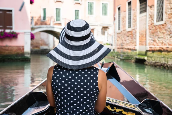 Gondol Bayan Turist Sürme Venedik Talya — Stok fotoğraf