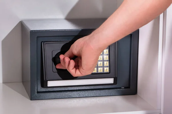 Man Hand Opening Safe Deposit Box — Stock Photo, Image