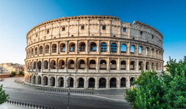 Roma'da Gün doğumunda Kolezyum Dış Panorama, İtalya