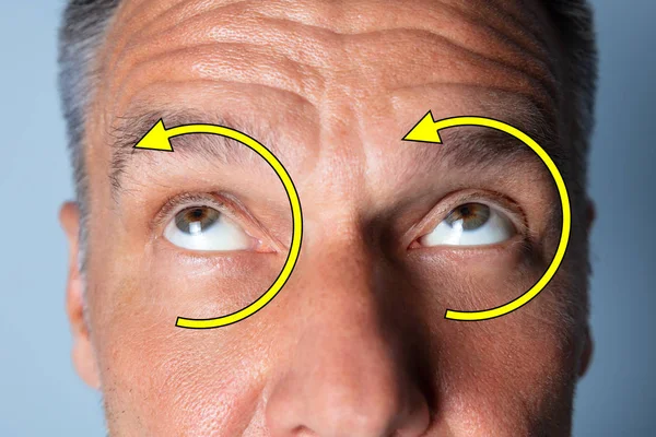 Homme Faisant Exercice Shifting Eye Pour Améliorer Vision — Photo