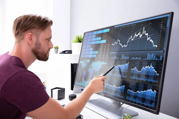 Close Businessman Analyzing Graph Laptop Workplace Office — Stock Photo, Image