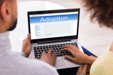 Laptop Çift Doldurma Evlat Edinme Babalık Kayıt Arka Görünümü