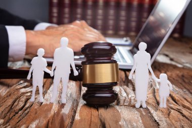 Gavel Mahkemede Aile Siluetinin Ayrılışı