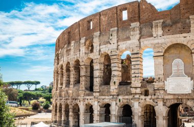 Colosseum Dış Roma'da Güneşli Bir Yaz Günü, İtalya