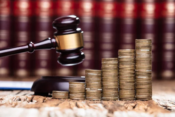 Closeup Mallet Being Hit Stacked Coins Table Courtroom — Stock Photo, Image