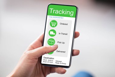 Müşteri Beyaz Masa Üzerinden Akıllı Telefon Üzerinde Web Sitesinde Gönderi Takibi Kontrol