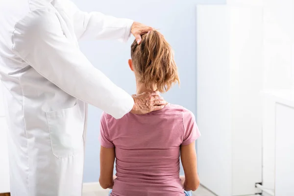 Close Male Physician Giving Neck Massage His Patient Clinic — Stock Photo, Image