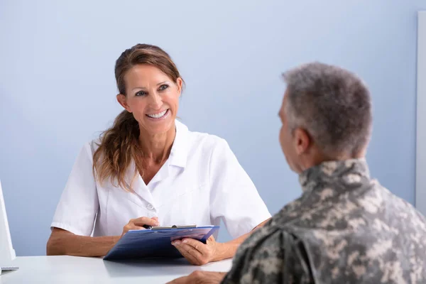 Armé Soldat Sessionen Doctor Clinic — Stockfoto