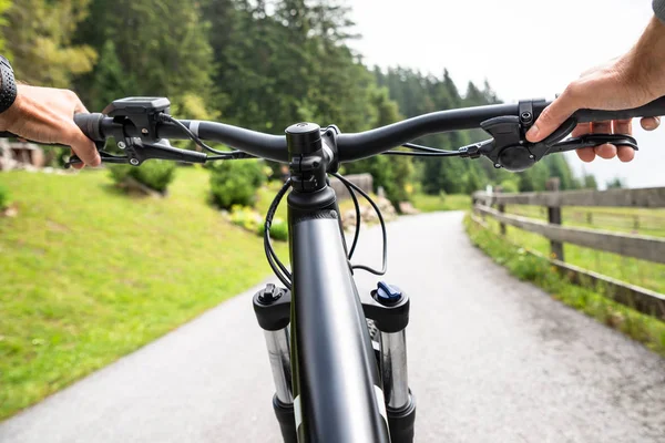 Hombre Montando Bicicleta Eléctrica Montaña Los Alpes — Foto de Stock