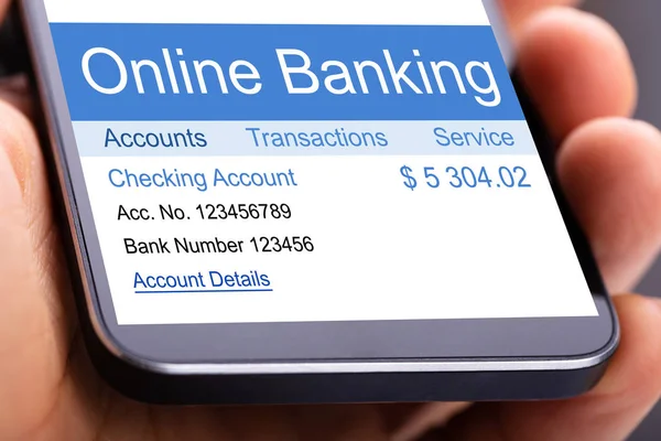 Närbild Mänsklig Hand Visar Online Banking Mobilephone — Stockfoto