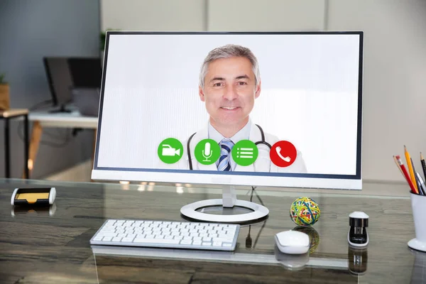 Doctor Smiling While Video Conferencing Computer Hospital — Stock Photo, Image