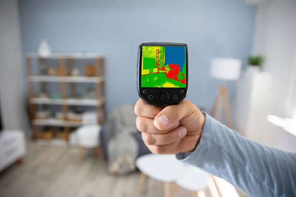 Person Hand Using Infrared Thermal Camera Living Room — Stock Photo, Image