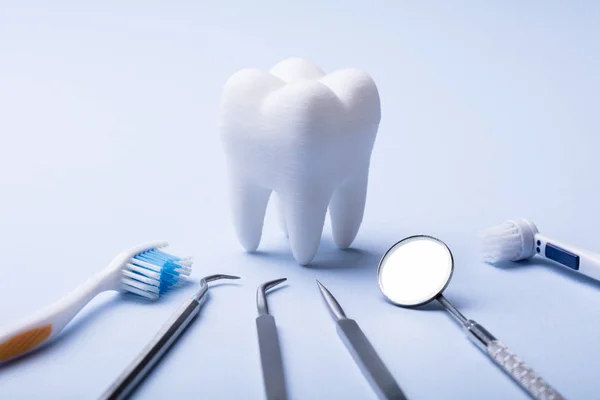 Modelo Dental Equipamentos Odontológicos Fundo Azul — Fotografia de Stock