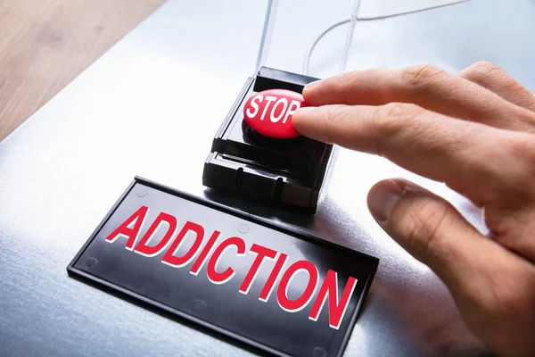 Man Pressing Stop Addiction Botão Vermelho Emergência — Fotografia de Stock