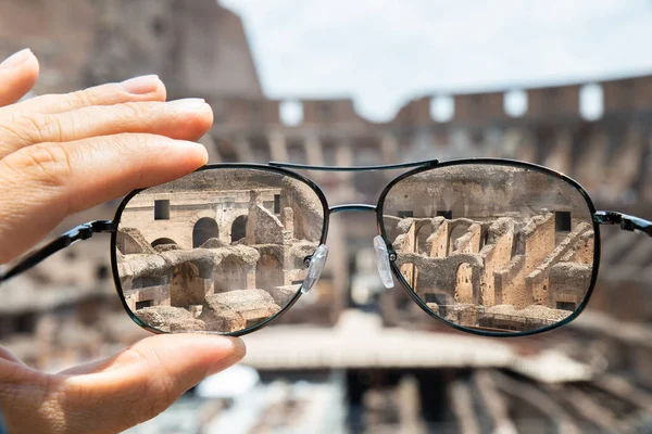 Colosseum Rómában Látható Keresztül Vényköteles Szemüveg — Stock Fotó