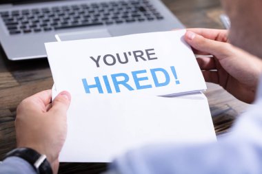 Man Açılış Beyaz Zarf Sizinle Metin Kiralanır