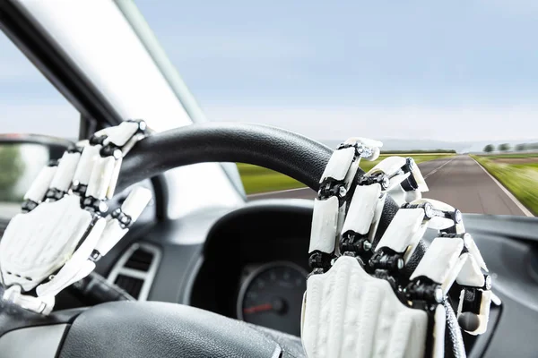 Close Mãos Robóticas Volante Carro — Fotografia de Stock