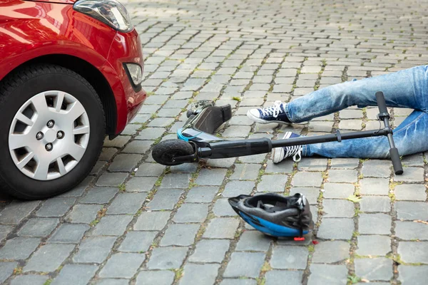 Man Ongeval Elektrische Scooter Overschrijding Met Auto — Stockfoto