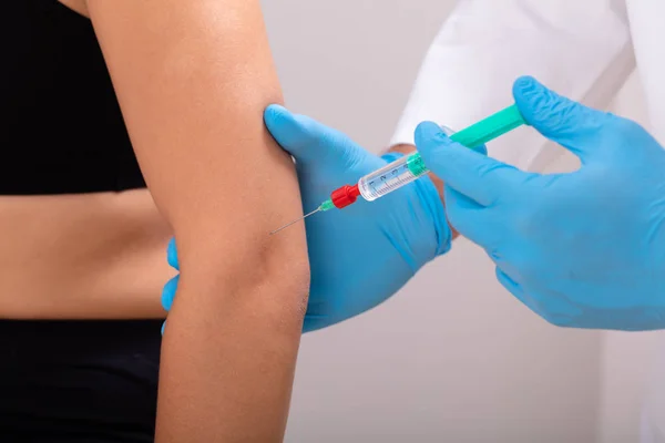 Close Cosmetologist Wearing Blue Surgical Gloves Gives Rejuvenation Beauty Syringe — Stock Photo, Image