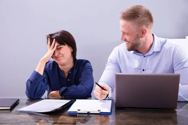 Woman Sitting New Annoying Male Colleague Telling Another Lame Joke — Stock Photo, Image