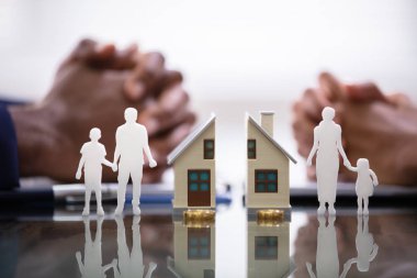 Karı ve Koca Boşanma Sürecinde Çocukları ve Evi Ayırıyor