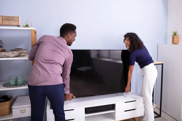 Side View Young Couple Lifting Television Home — Stock Photo, Image