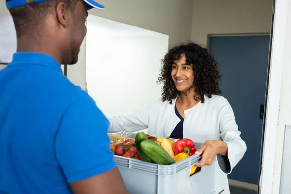 Smiling Woman Receiving Grocery Delivery Home — Stock Photo, Image