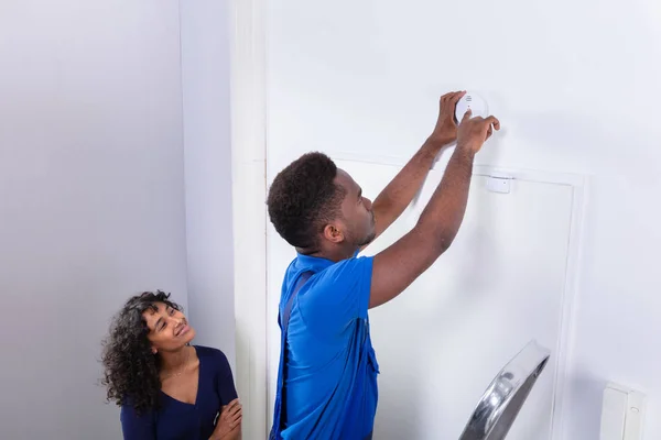 Repairman Installing Smoke Detector Wall Home — Stock Photo, Image