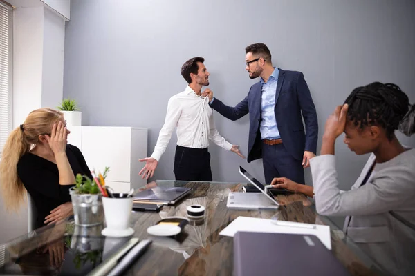 Dissatisfied Ceo Shouting His Young Male Worker Bad Performance Front — Stock Photo, Image