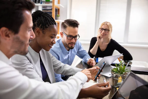 Young Multi Ethnic Businesspeople Using Mobile Phone Office Meeting — Stock Photo, Image